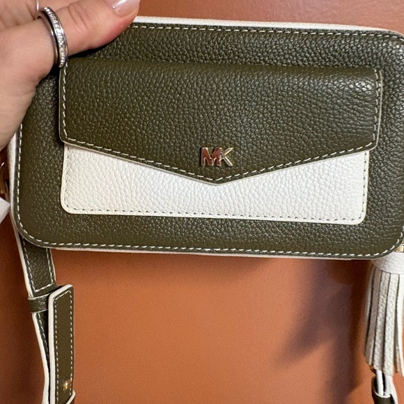 Michael Kors Green and White Crossbody Bag - Picture 2 of 16